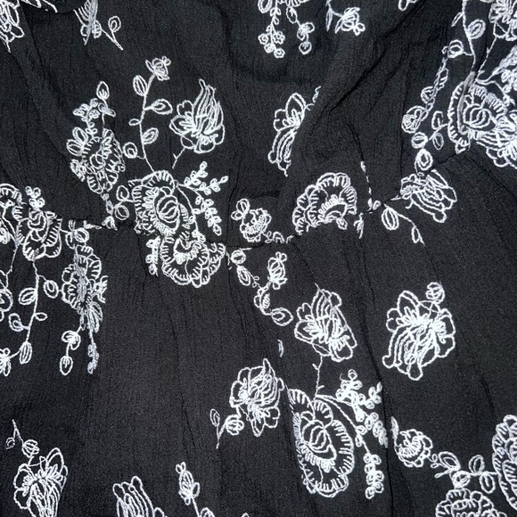 LA CLASSE BOUTIQUE ROMPER - Picture 3 of 5